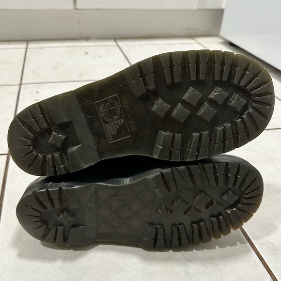 Dr. Martens (women size 9) - Picture 3 of 5